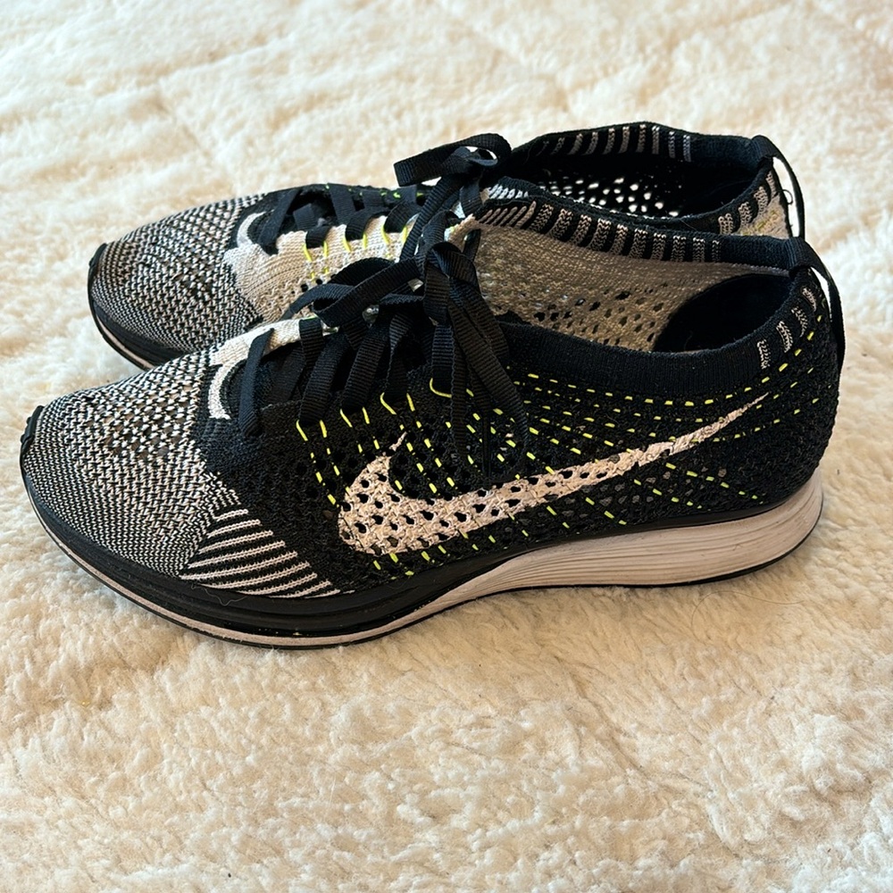 Nike Flyknit Racer - Picture 6 of 7